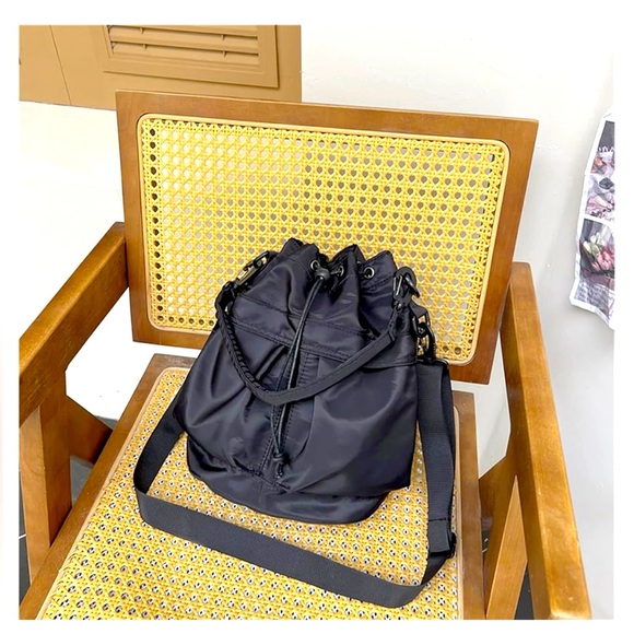 NWT Drawstring Nylon Waterproof Bucket Bag - Picture 3 of 7
